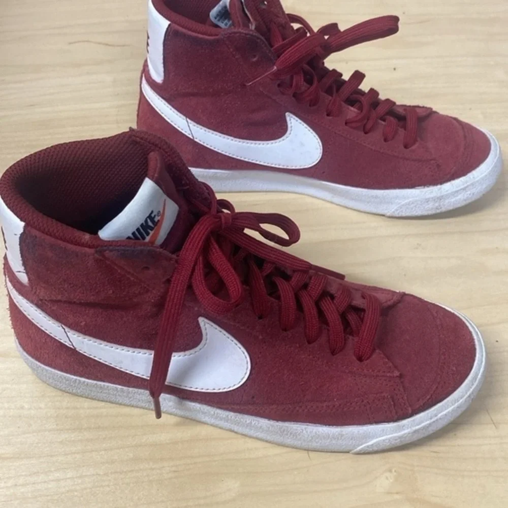 Nike wine Blazer Mid Premium Suede 77’ Red sneakers youth kids‎ size 6